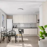 Charming Townhouse - Walk Everywhere! Apartment