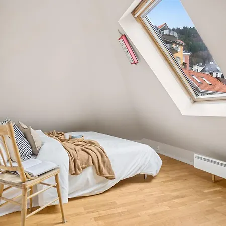 Charming Townhouse - Walk Everywhere!