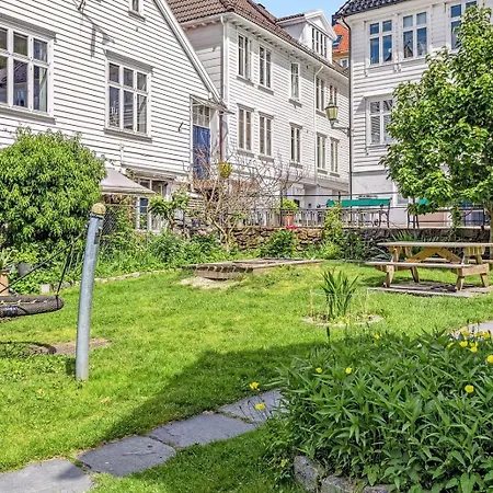 Charming Townhouse - Walk Everywhere! * 卑爾根