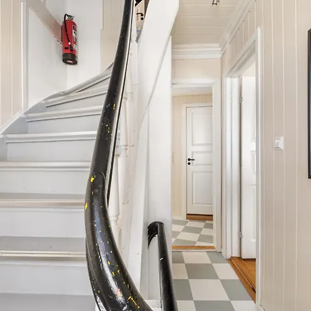 Charming Townhouse - Walk Everywhere!