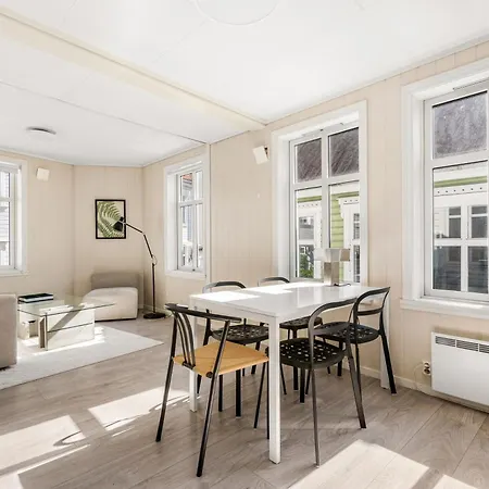 Apartamento Charming Townhouse - Walk Everywhere! *