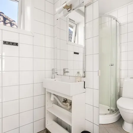 Апартаменты Charming Townhouse - Walk Everywhere!